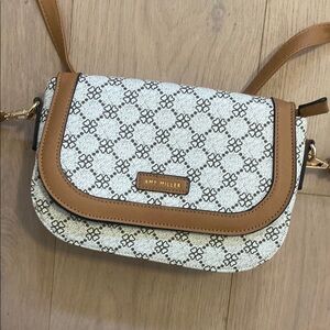 Chic Tan and White Crossbody Bag with Saddle Silhouette